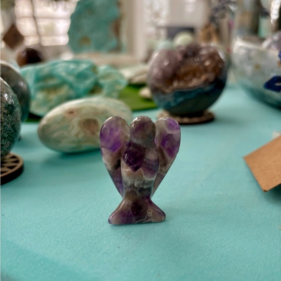 Chevron Amethyst Angel - Picture 3 of 5